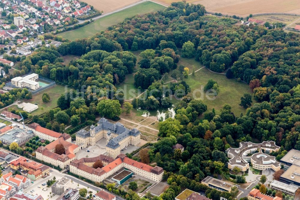 Werneck aus der Vogelperspektive: Gebäudekomplex im Schloßpark von Schloß Werneck in Werneck im Bundesland Bayern, Deutschland