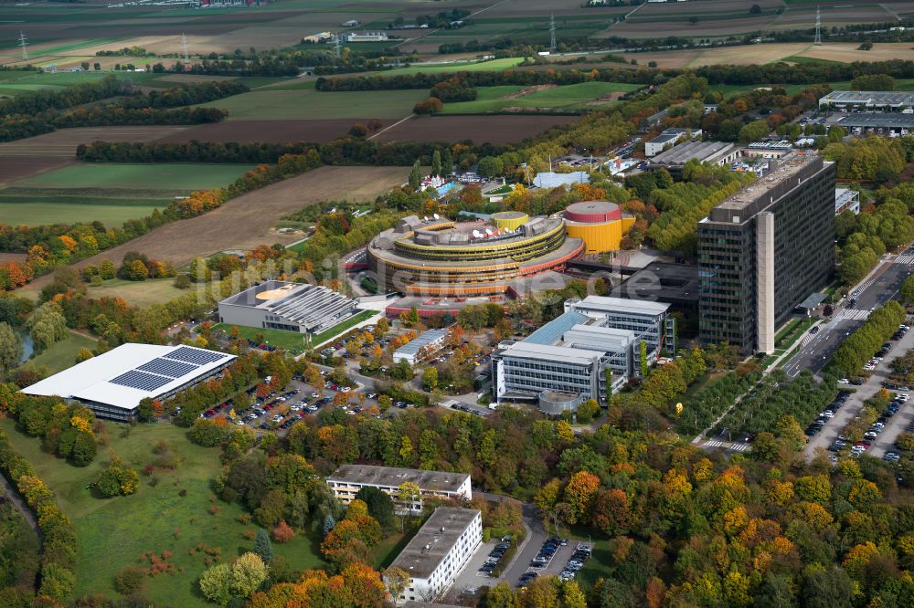 Luftaufnahme Mainz - Gebäudekomplex des Senders ZDF - Zweites Deutsches Fernsehen im Ortsteil Lerchenberg in Mainz im Bundesland Rheinland-Pfalz, Deutschland