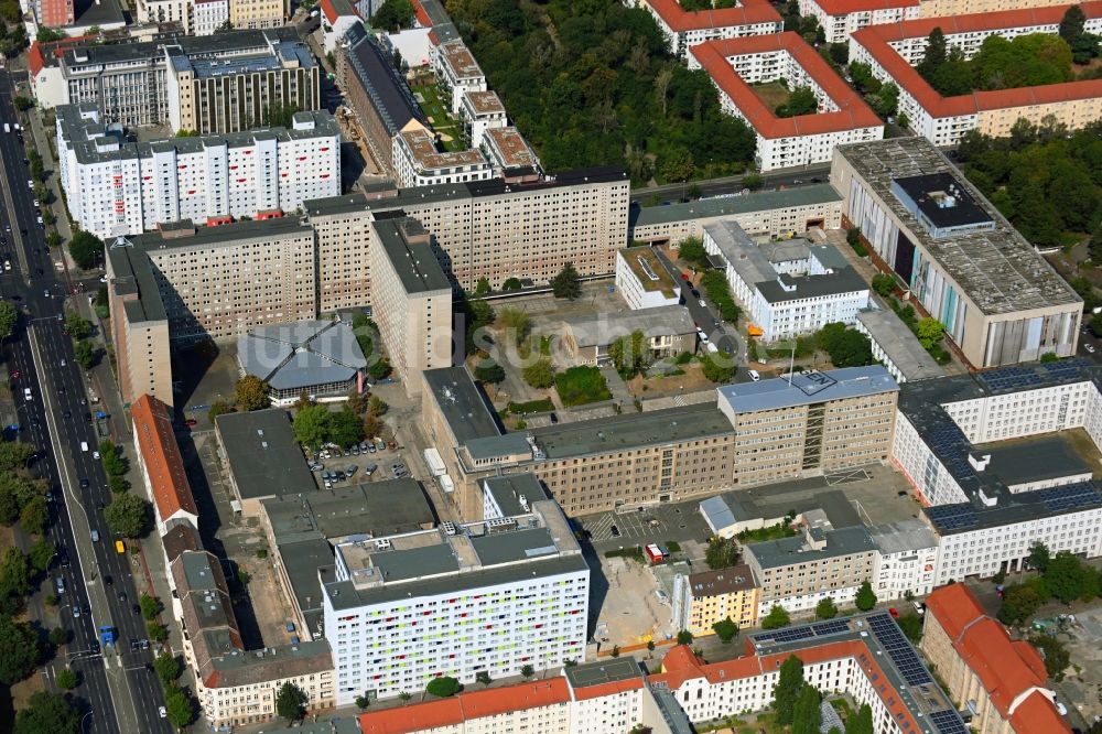 Berlin von oben - Gebäudekomplex der Stasi-Gedenkstätte des ehemaligen MfS Ministerium für Staatssicherheit der DDR in Berlin, Deutschland