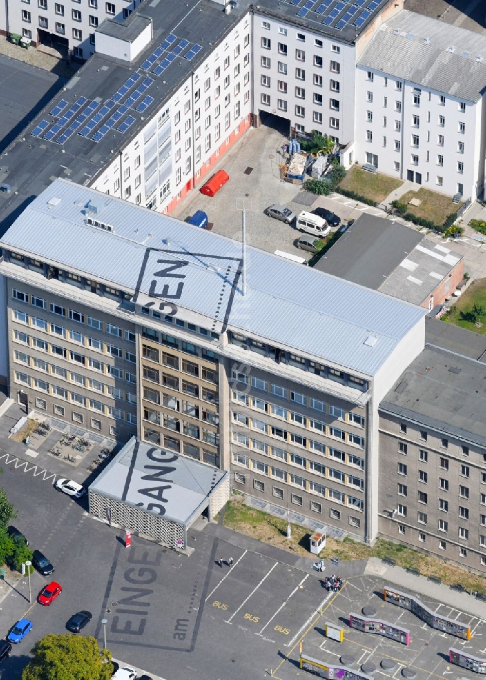 Luftbild Berlin - Gebäudekomplex der Stasi-Gedenkstätte des ehemaligen MfS Ministerium für Staatssicherheit der DDR in der Ruschestraße zwischen Normannenstraße und Frankfurter Allee in Berlin Lichtenberg