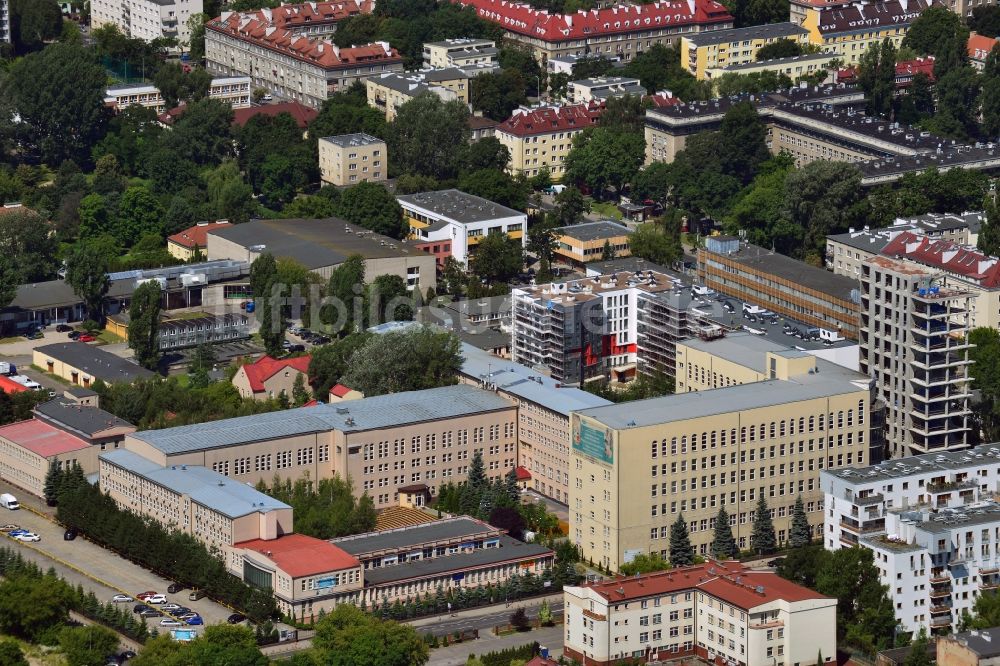 Warschau aus der Vogelperspektive: Gebäudekomplex an der Straße Bobrowiecka im Bezirk Mokotow in Warschau in Polen