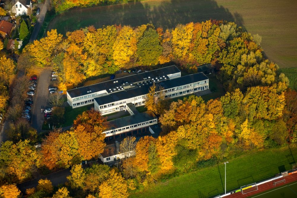 Witten von oben - Gebäudekomplex der Tierarztpraxis Neuhoff und des Tiermedizinpark im Westen von Witten im Bundesland Nordrhein-Westfalen