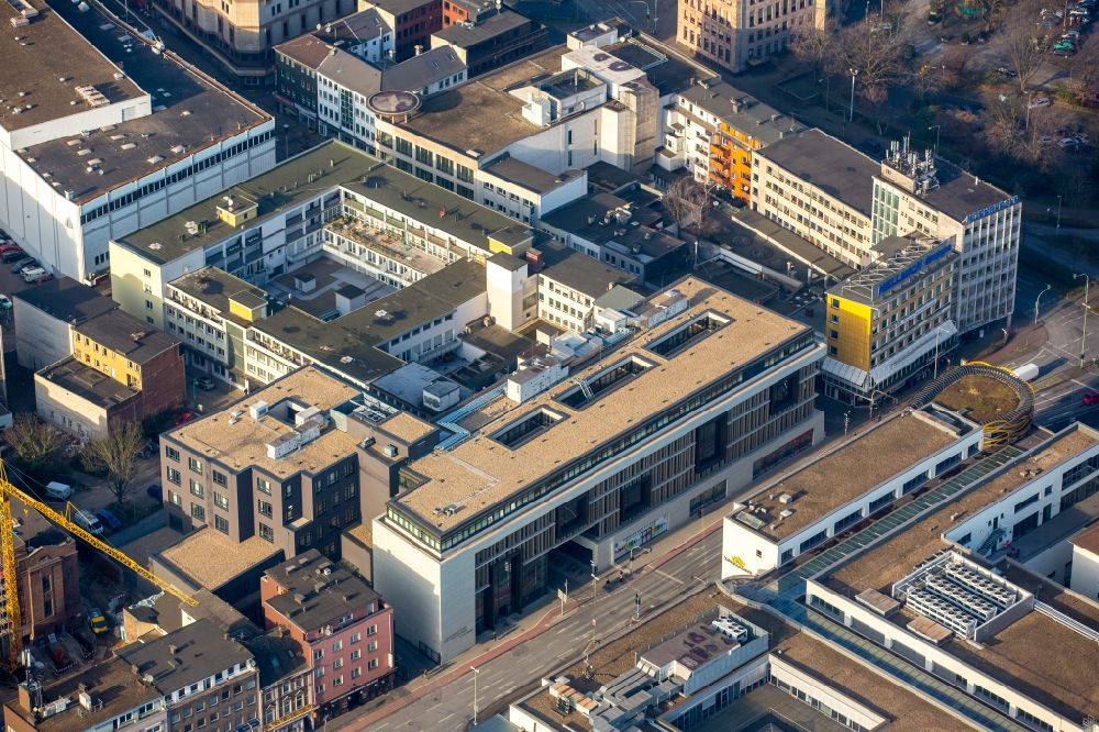 Luftaufnahme Duisburg - Gebäudekomplex der Volkshochschule und der Stadtbibliothek in Duisburg im Bundesland Nordrhein-Westfalen
