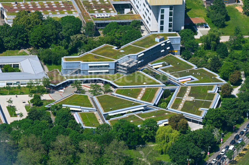 Karlsruhe von oben - Gebäudekomplex des Weiterbildungs- und Bildungszentrums Elisabeth-Selbert-Schule in Karlsruhe im Bundesland Baden-Württemberg, Deutschland