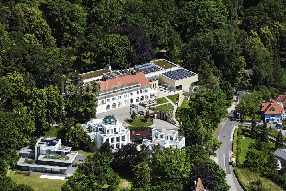 Luftbild Linz - Gebäudekomplex des Weiterbildungs- und Bildungszentrums Jägermayrhof in Linz in Oberösterreich, Österreich