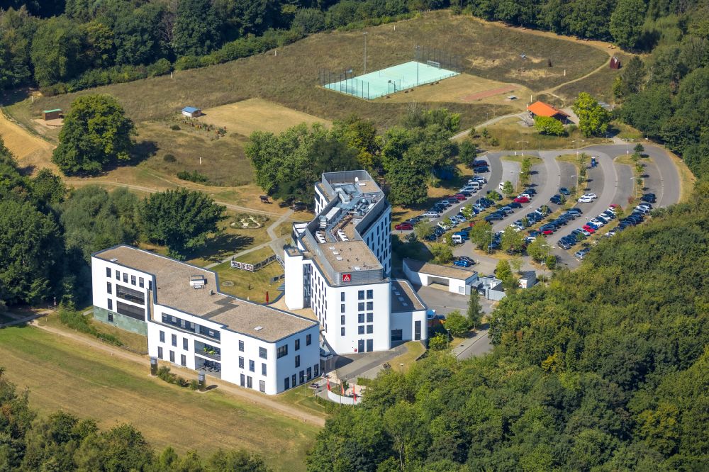 Bossel von oben - Gebäudekomplex des Weiterbildungs- und Bildungszentrums IG-Metall-Bildungszentrum in Bossel im Bundesland Nordrhein-Westfalen, Deutschland