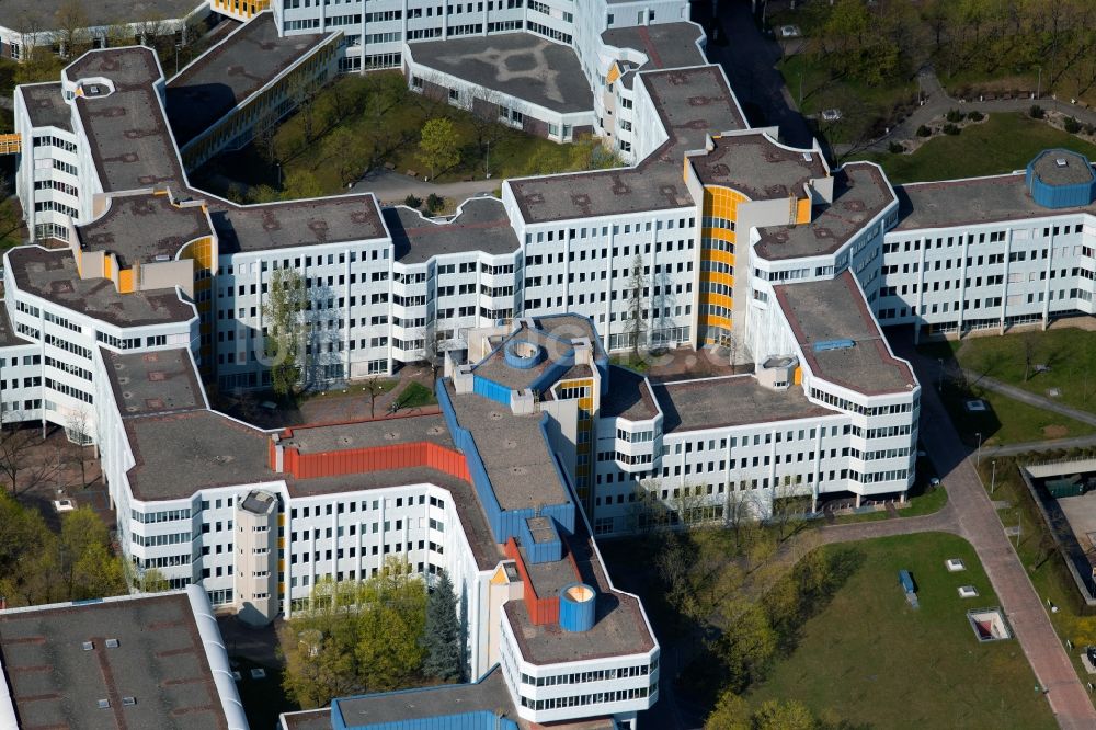 München aus der Vogelperspektive: Gebäudekomplex des Weiterbildungszentrums Siemens Global Learning Campus im Stadtteil Ramersdorf-Perlach in München im Bundesland Bayern, Deutschland