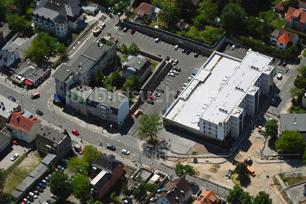 Luftaufnahme Berlin - Gebäudekomplexes des LIDL- Einkaufszentrum im Ortsteil Mahlsdorf in Berlin, Deutschland