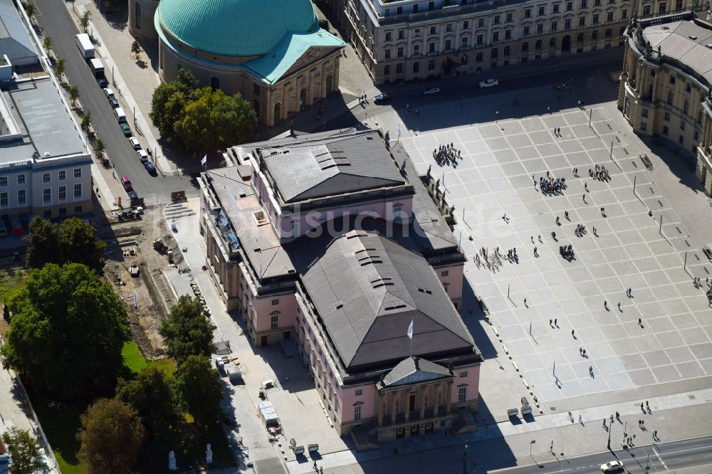 Luftbild Berlin - Gebäudes der Staatsoper Unter den Linden in Berlin Mitte am Bebelplatz