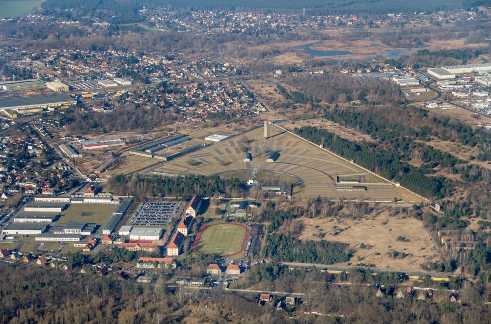Luftaufnahme Oranienburg - Gedenkstätte für das ehemalige Konzentrationslager Sachsenhausen an der Straße der Nationen im Bundesland Brandenburg