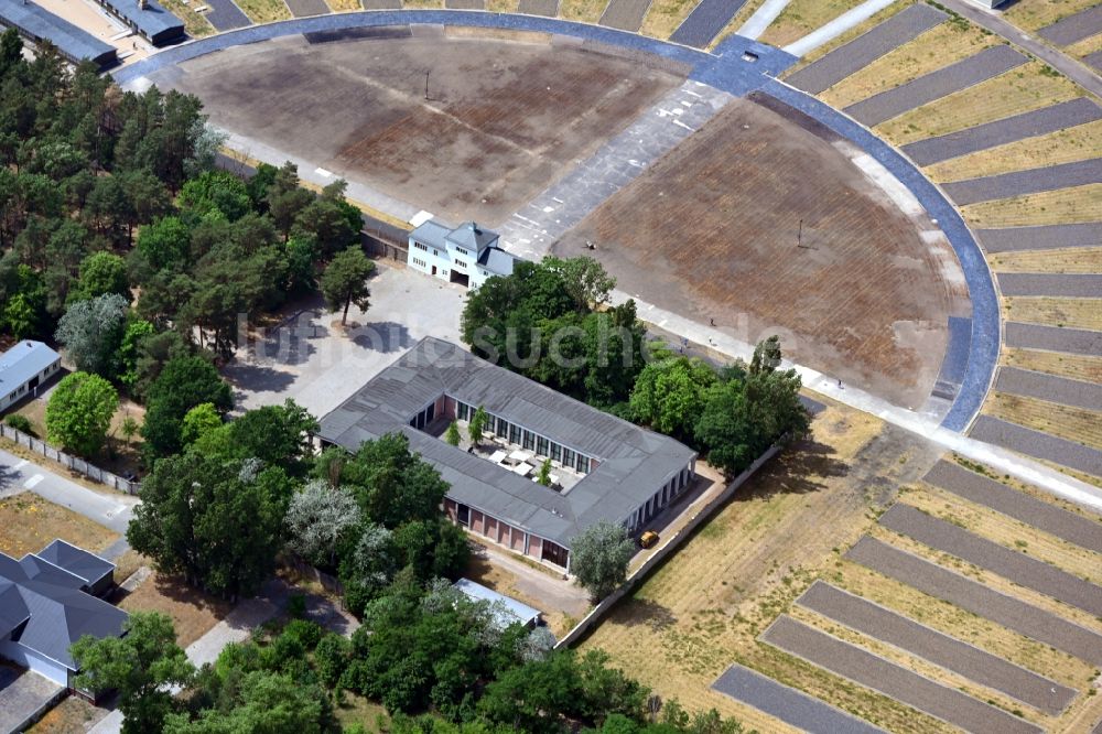 Luftbild Oranienburg - Gedenkstätte für das ehemalige Konzentrationslager Sachsenhausen an der Straße der Nationen im Bundesland Brandenburg
