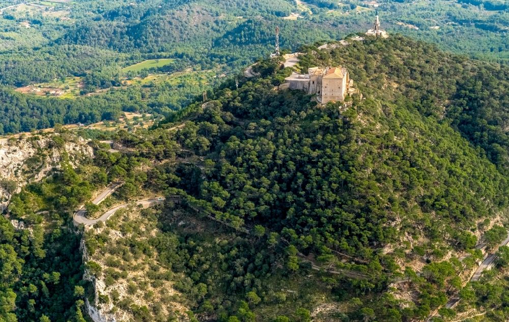 Luftaufnahme Felanich - Geheiligte Stätte Santuari de la Mare de Déu de Sant Salvador in Felanitx in Balearische Insel Mallorca, Spanien