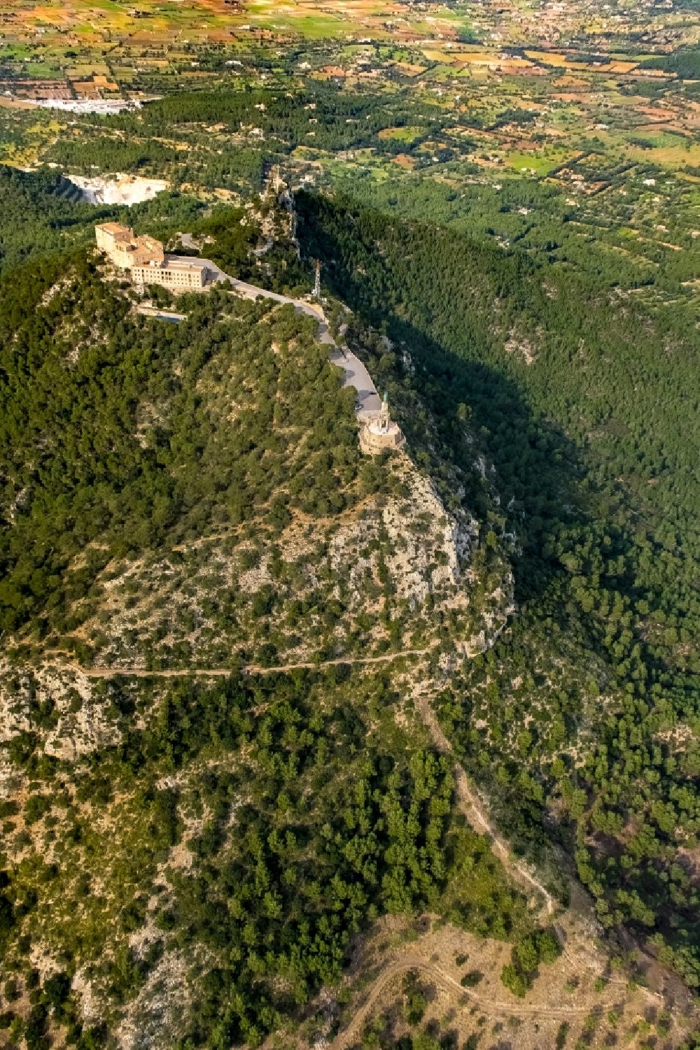 Luftbild Felanich - Geheiligte Stätte Santuari de la Mare de Déu de Sant Salvador in Felanitx in Balearische Insel Mallorca, Spanien