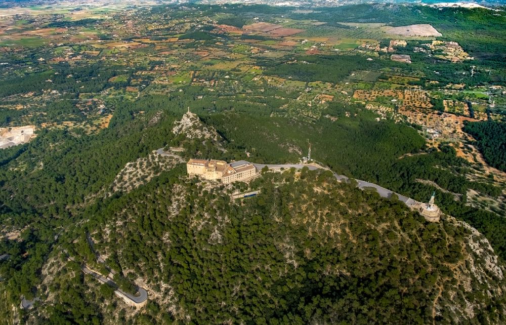 Luftaufnahme Felanich - Geheiligte Stätte Santuari de la Mare de Déu de Sant Salvador in Felanitx in Balearische Insel Mallorca, Spanien