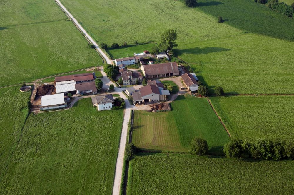 Luftbild Corte Quaresima Vecchia - Gehöft und Bauernhof in Corte Quaresima Vecchia in der Lombardei -Lombardia, Italien