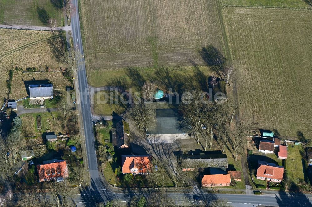 Luftaufnahme Eimke - Gehöft und Bauernhof des Hofladen Eimker Erdäpfel an der Salzwedeler Straße in Eimke im Bundesland Niedersachsen, Deutschland