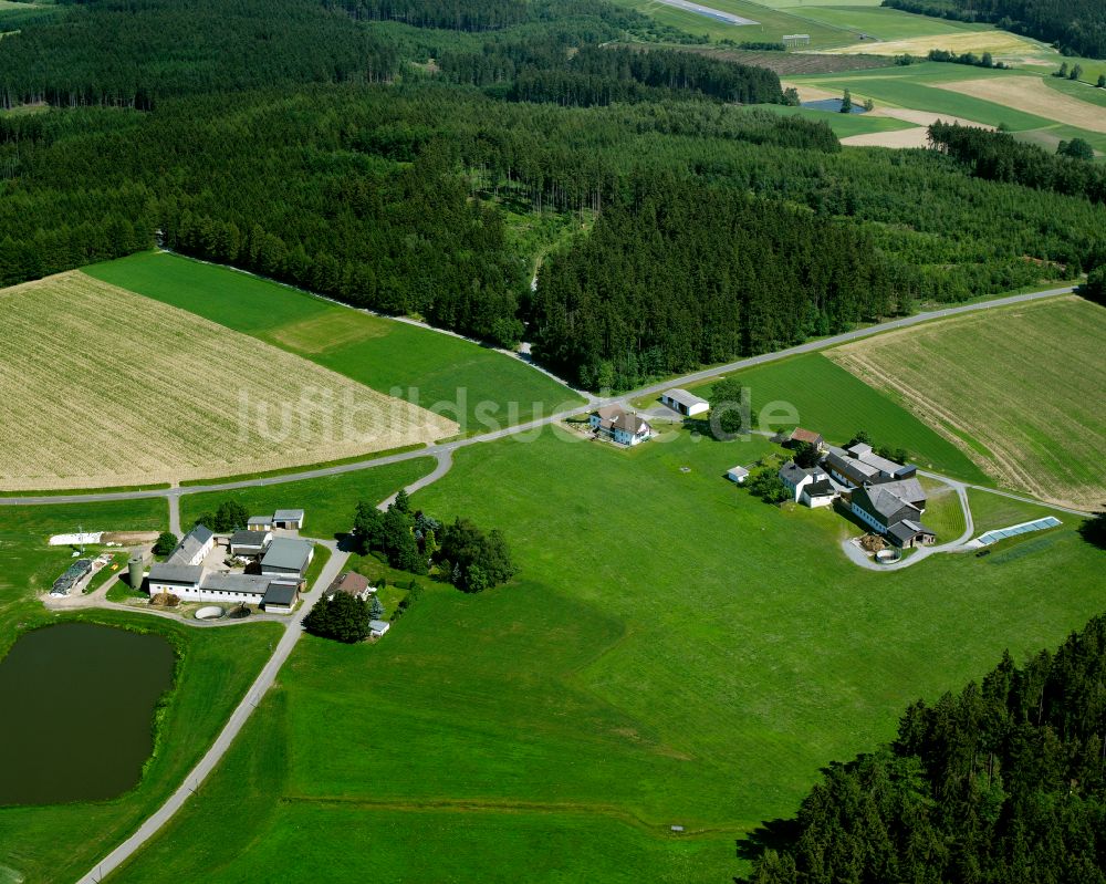 Konradsreuth aus der Vogelperspektive: Gehöft und Bauernhof in Konradsreuth im Bundesland Bayern, Deutschland