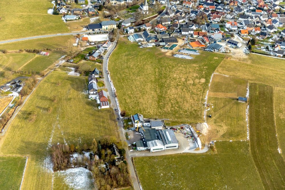Luftaufnahme Thülen - Gehöft und Bauernhof am Ortsrand in Thülen im Bundesland Nordrhein-Westfalen, Deutschland