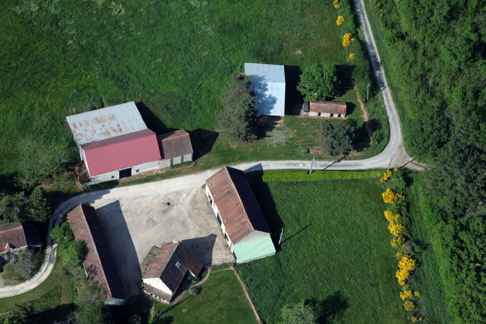 Luftbild Saint-Florent - Gehöft und Bauernhof in Saint-Florent in Centre, Frankreich