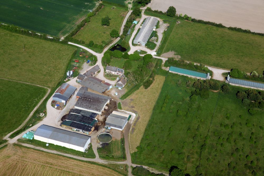 Sully-sur-Loire aus der Vogelperspektive: Gehöft und Bauernhof in Sully-sur-Loire in Centre, Frankreich