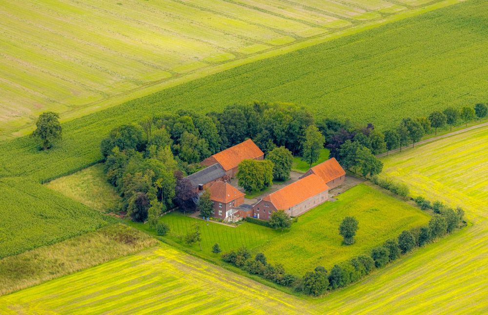 Luftbild Rosendahl - Gehöft eines Bauernhofes am Rand von bestellten Feldern in Rosendahl im Bundesland Nordrhein-Westfalen, Deutschland