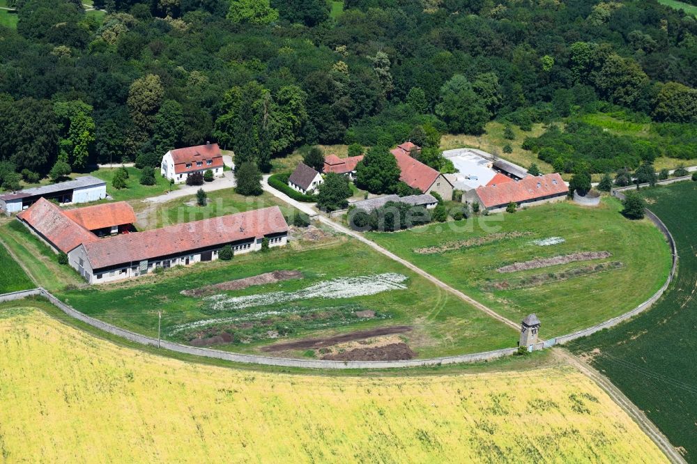 Luftaufnahme Werneck - Gehöft eines Bauernhofes am Schlosspark in Werneck im Bundesland Bayern, Deutschland