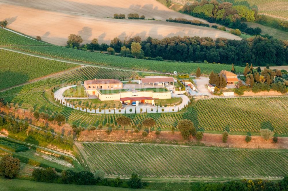 Luftaufnahme Montepulciano - Gehöft der Weinguts Avignonesi, Via della Lodola in Montepulciano in Toskana, Italien
