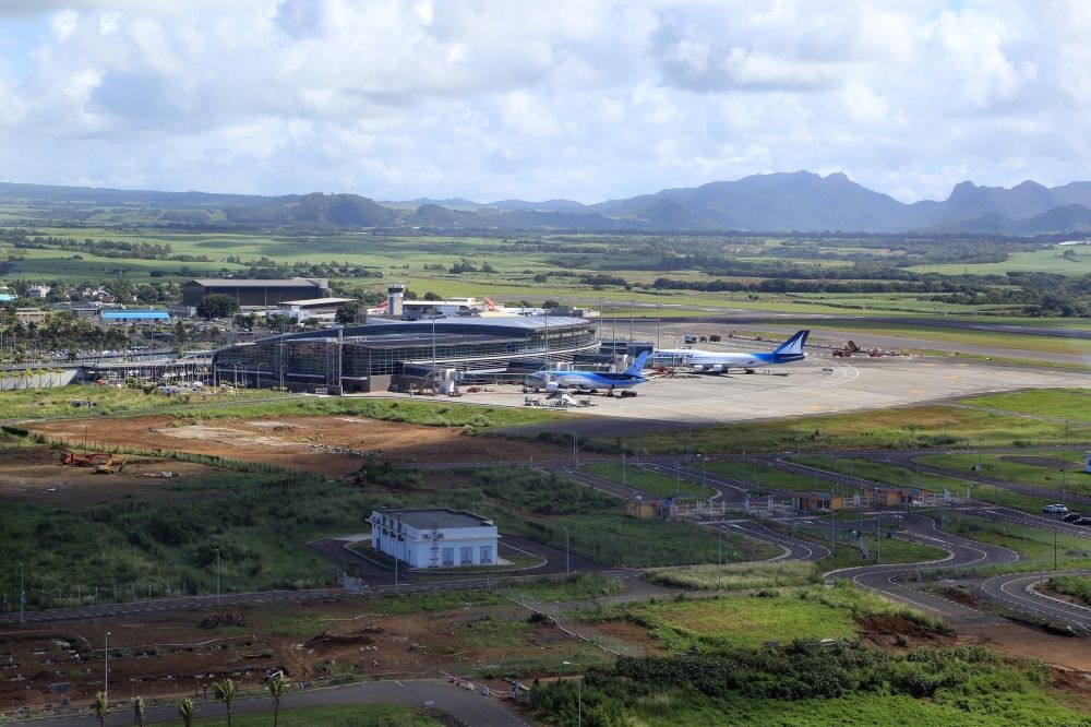 Plaine Magnien von oben - Gelände des Internationalen Flughafen in Plaine Magnien in Grand Port, Mauritius
