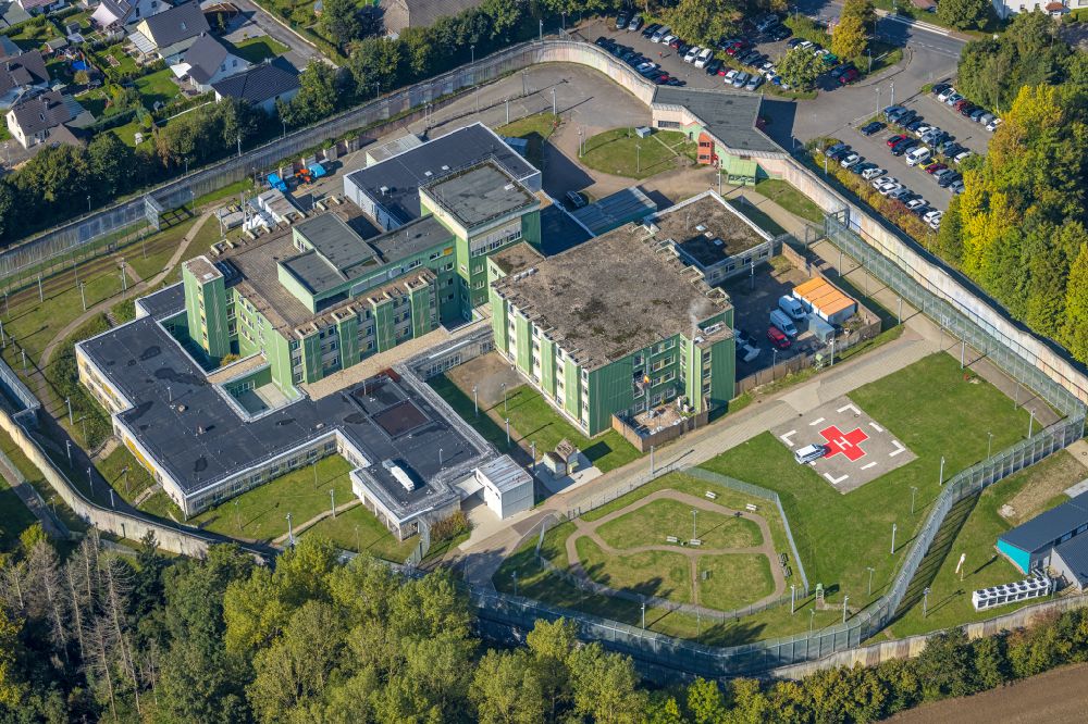Fröndenberg/Ruhr von oben - Gelände des JVA - Justizvollzugskrankenhaus in Fröndenberg/Ruhr im Bundesland Nordrhein-Westfalen, Deutschland