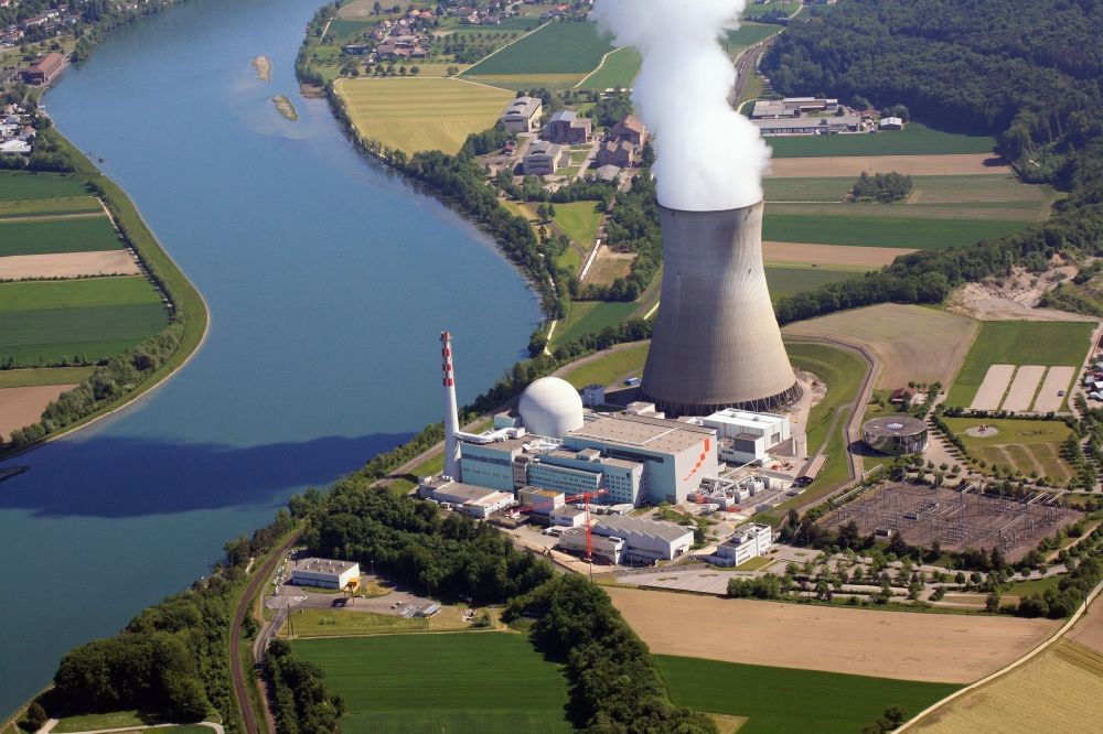 Leibstadt aus der Vogelperspektive: Gelände des AKW - KKW Kernkraftwerk Leibstadt AG am Ufer des Rhein in der Schweiz