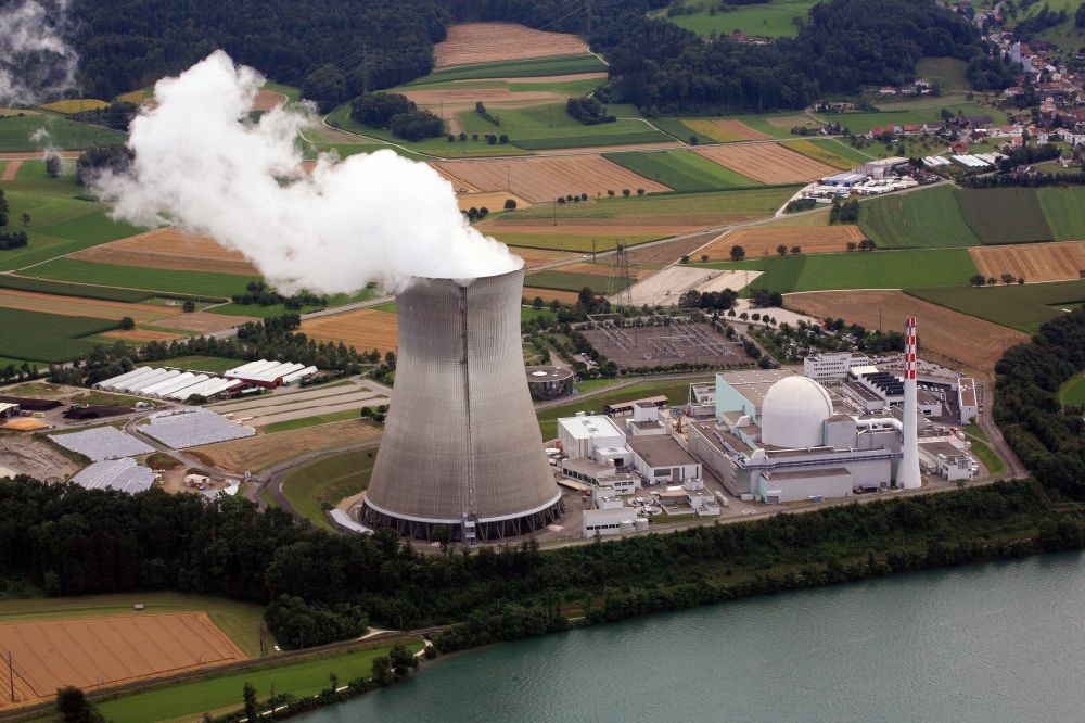 Luftaufnahme Leibstadt - Gelände des AKW - KKW Kernkraftwerk Leibstadt AG am Ufer des Rhein in der Schweiz
