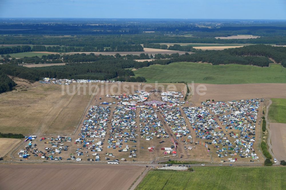 Luftaufnahme Stölln - Gelände des Antaris Projekt - Musik- Festival in Stölln im Bundesland Brandenburg, Deutschland