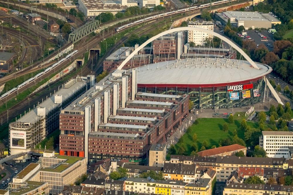 Köln aus der Vogelperspektive: Gelände der Arena Lanxess Arena am Willy-Brandt-Platz in Köln im Bundesland Nordrhein-Westfalen - NRW, Deutschland