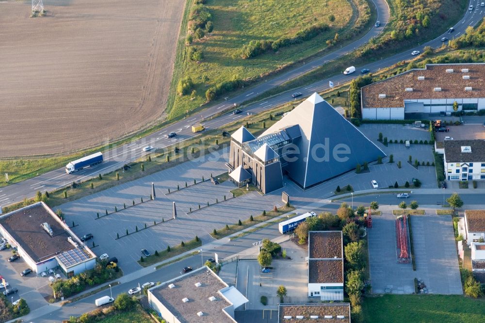 Mainz von oben - Gelände der Arena Pyramide Mainz im Ortsteil Hechtsheim in Mainz im Bundesland Rheinland-Pfalz, Deutschland