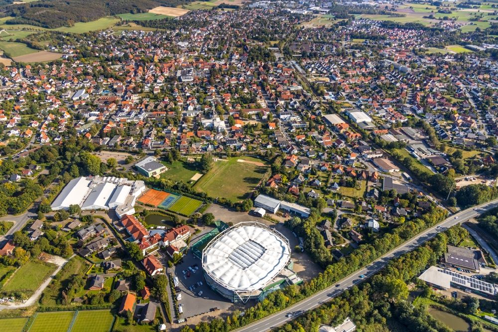 Luftbild Halle (Westfalen) - Gelände der Arena und Veranstaltungsstätte der OWL ARENA an der Roger-Federer-Allee in Halle (Westfalen) im Bundesland Nordrhein-Westfalen, Deutschland