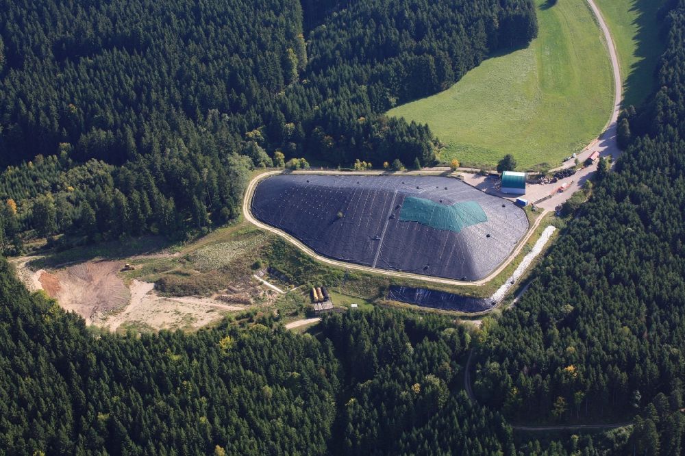 Luftbild Wutach - Gelände der aufgeschütteten und abgedeckten Mülldeponie in Wutach im Bundesland Baden-Württemberg, Deutschland