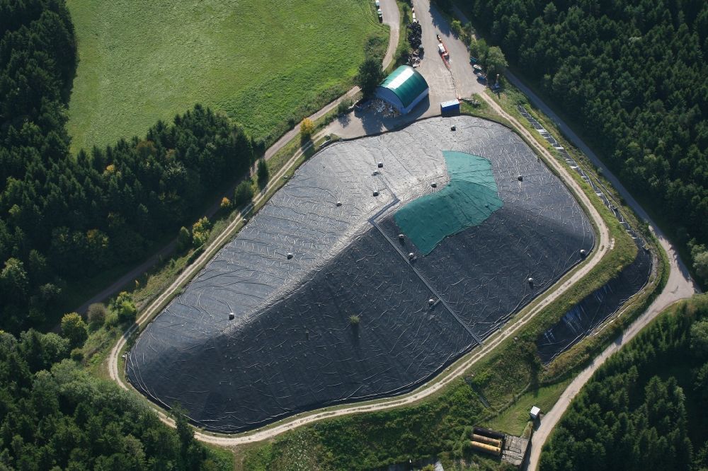 Wutach von oben - Gelände der aufgeschütteten und abgedeckten Mülldeponie in Wutach im Bundesland Baden-Württemberg, Deutschland