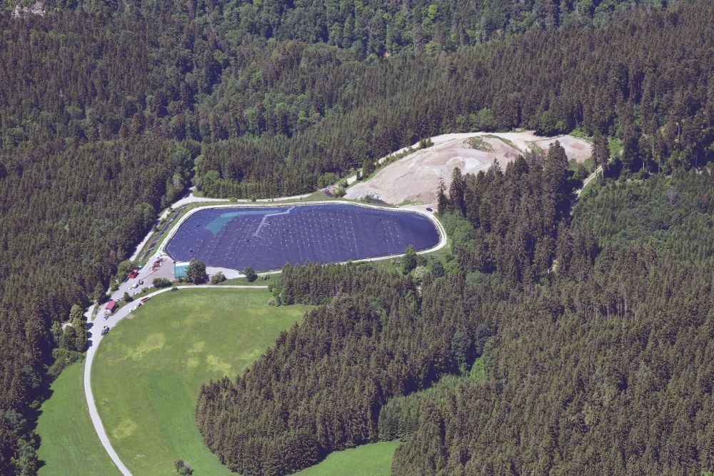 Luftbild Wutach - Gelände der aufgeschütteten und abgedeckten Mülldeponie in Wutach im Bundesland Baden-Württemberg, Deutschland