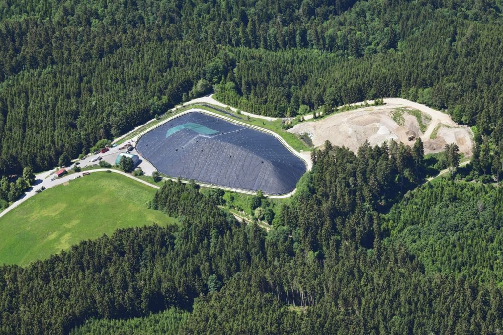 Luftaufnahme Wutach - Gelände der aufgeschütteten und abgedeckten Mülldeponie in Wutach im Bundesland Baden-Württemberg, Deutschland