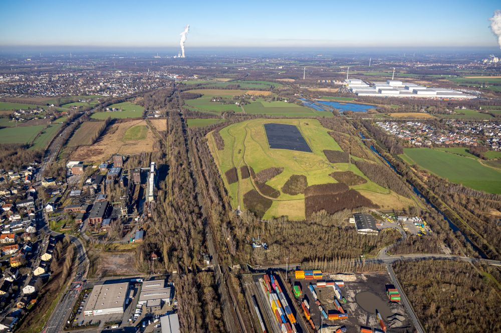 Dortmund aus der Vogelperspektive: Gelände der aufgeschütteten Mülldeponie Deusenberg in Dortmund im Bundesland Nordrhein-Westfalen, Deutschland