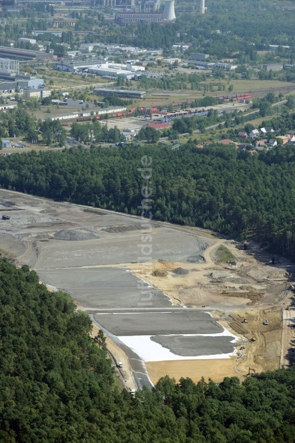 Luftbild Eisenhüttenstadt - Gelände der aufgeschütteten Mülldeponie in Eisenhüttenstadt im Bundesland Brandenburg