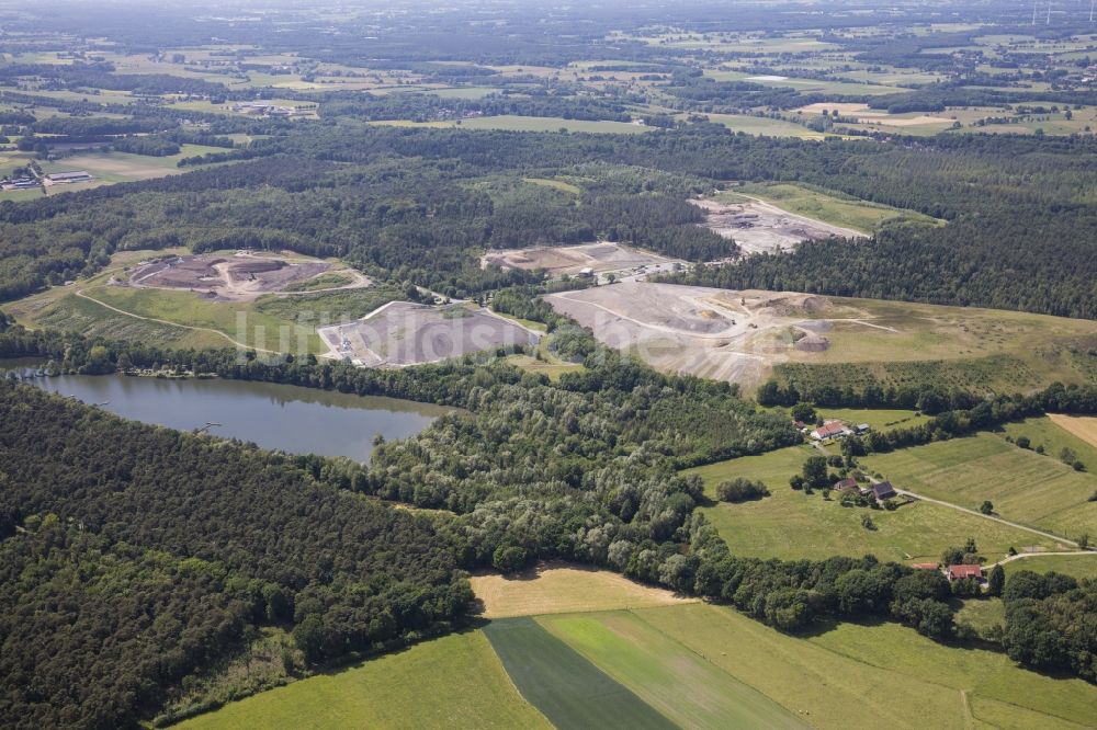Luftaufnahme Schermbeck - Gelände der aufgeschütteten Mülldeponie der Unternehmensverbund Nottenkämper in Schermbeck im Bundesland Nordrhein-Westfalen, Deutschland