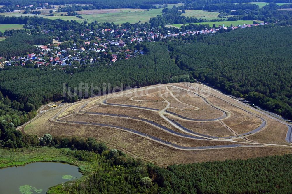 Luftaufnahme Wernsdorf - Gelände der aufgeschütteten Mülldeponie in Wernsdorf im Bundesland Brandenburg