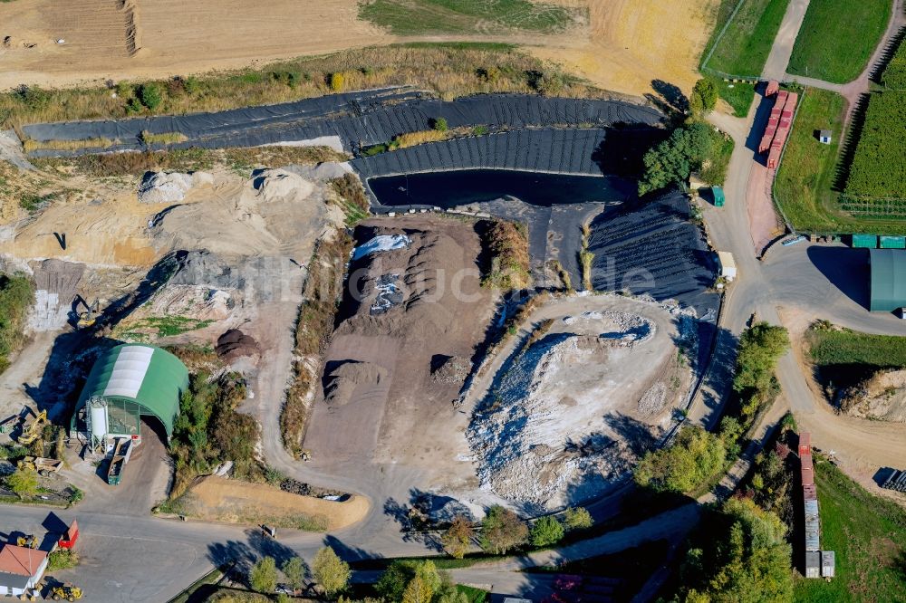 Luftaufnahme Ringsheim - Gelände der aufgeschütteten Mülldeponie ZAK in Ringsheim im Bundesland Baden-Württemberg, Deutschland