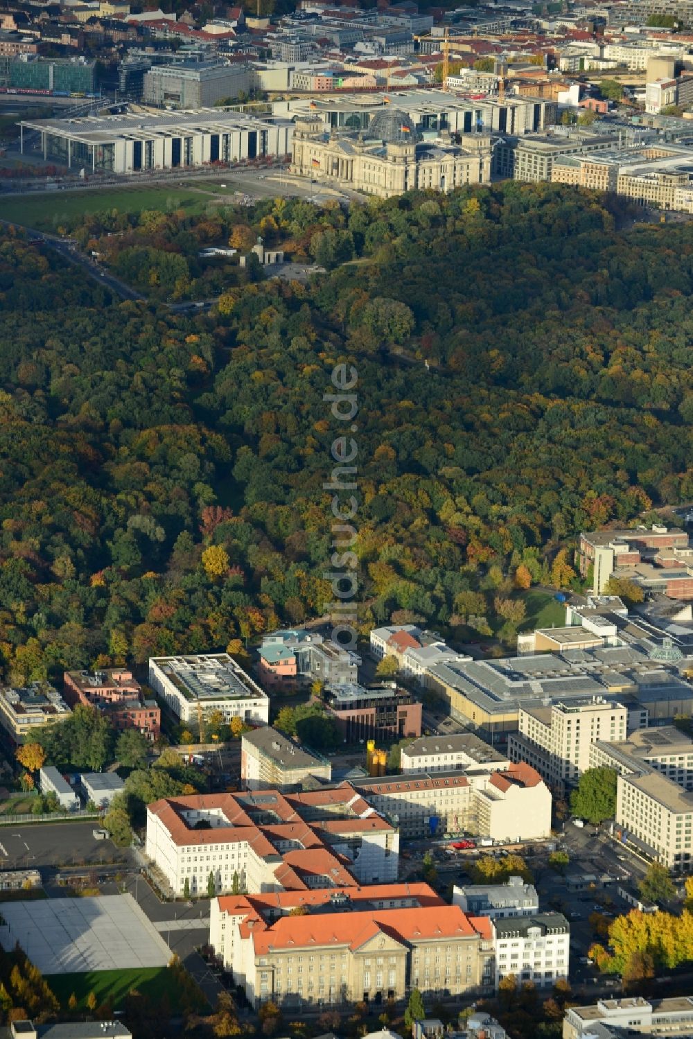 Luftbild Berlin - Gelände des Bendlerblocks an der Stauffenbergstraße 18 und dem Reichpietschufer 72–76 im Stadtteil Tiergarten