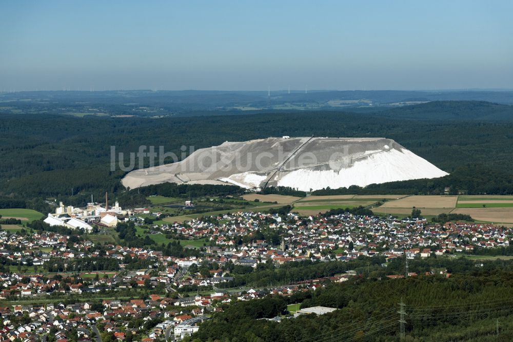 Neuhof aus der Vogelperspektive: Gelände der Bergbau- Halde zur Kali- und Salzgewinnung K+S Kali GmbH Am Kaliwerk in Neuhof im Bundesland Hessen