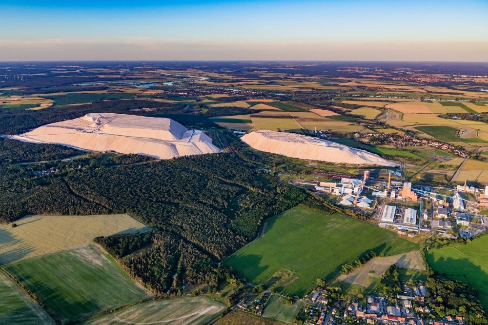 Luftbild Zielitz - Gelände der Bergbau- Halde zur Kali- und Salzgewinnung Kalimandscharo in Zielitz im Bundesland Sachsen-Anhalt, Deutschland