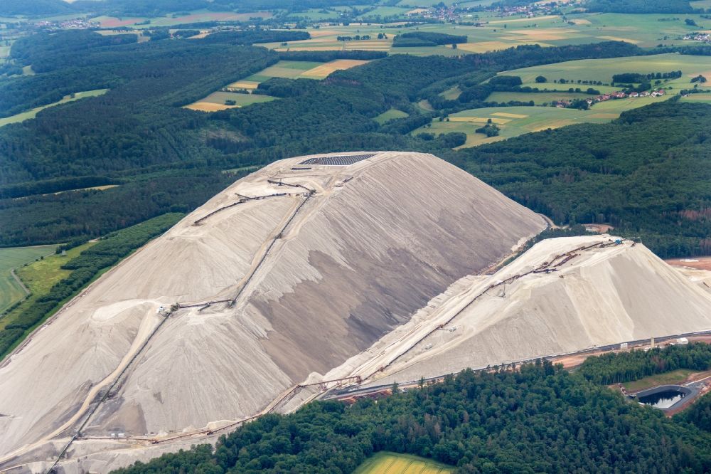 Luftbild Heringen (Werra) - Gelände der Bergbau- Halde zur Kali- und Salzgewinnung Monte Kali in Heringen (Werra) im Bundesland Hessen, Deutschland