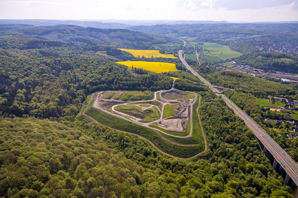 Luftaufnahme Arnsberg - Gelände der Boden- und Bauschuttdeponie in Arnsberg im Bundesland Nordrhein-Westfalen, Deutschland