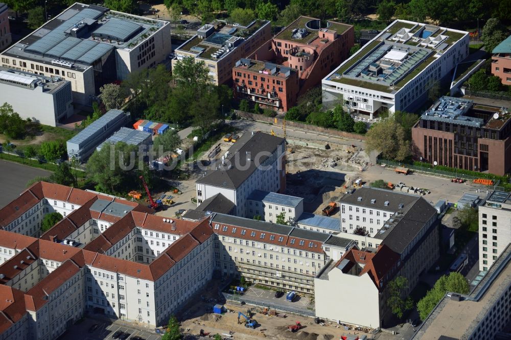 Berlin von oben - Gelände des Bundesministeriums für Verteidigung - Bendlerblock an der Stauffenbergstraße und dem Reichpietschufer im Stadtteil Tiergarten